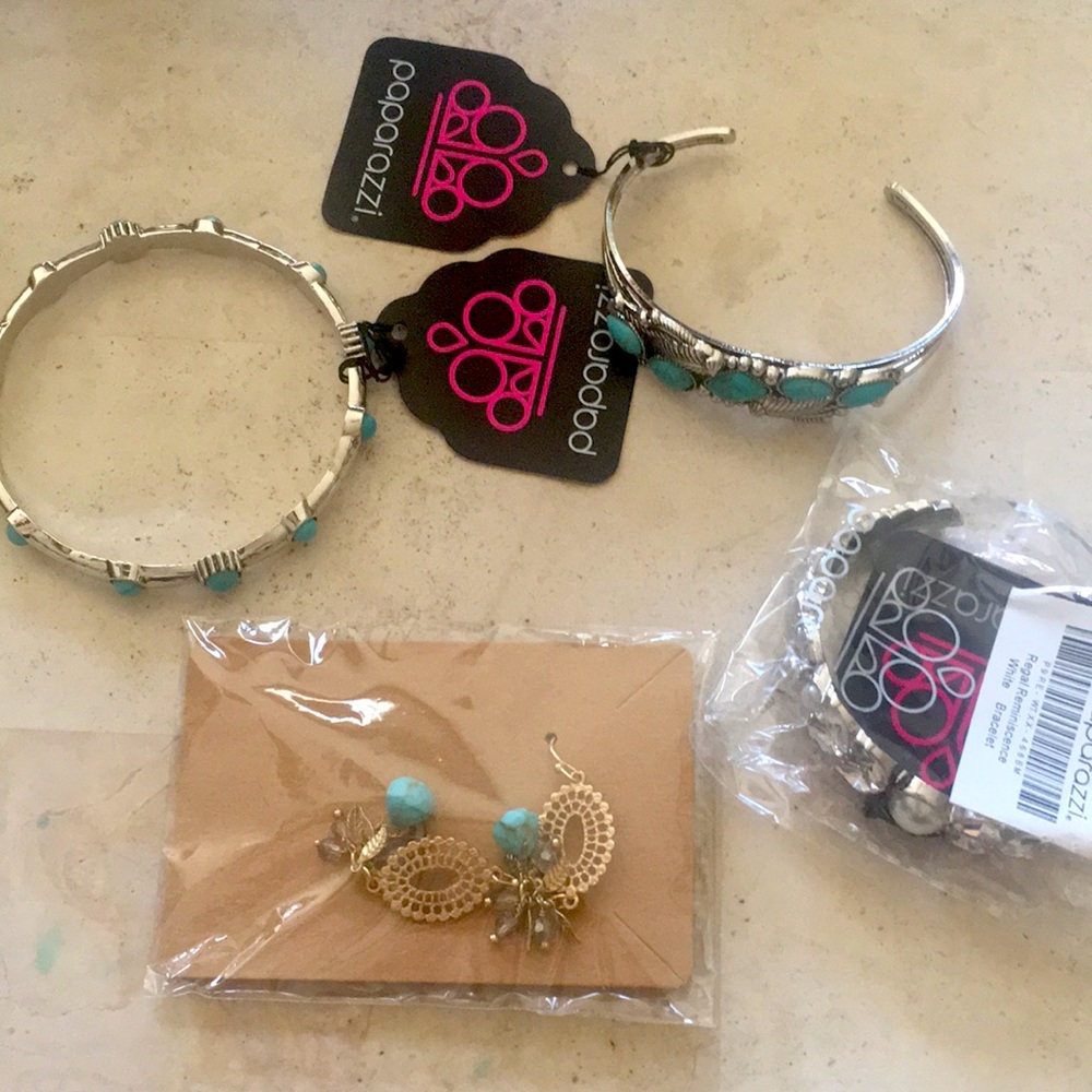 4 pieces/ 3 bracelets/ 1 earring